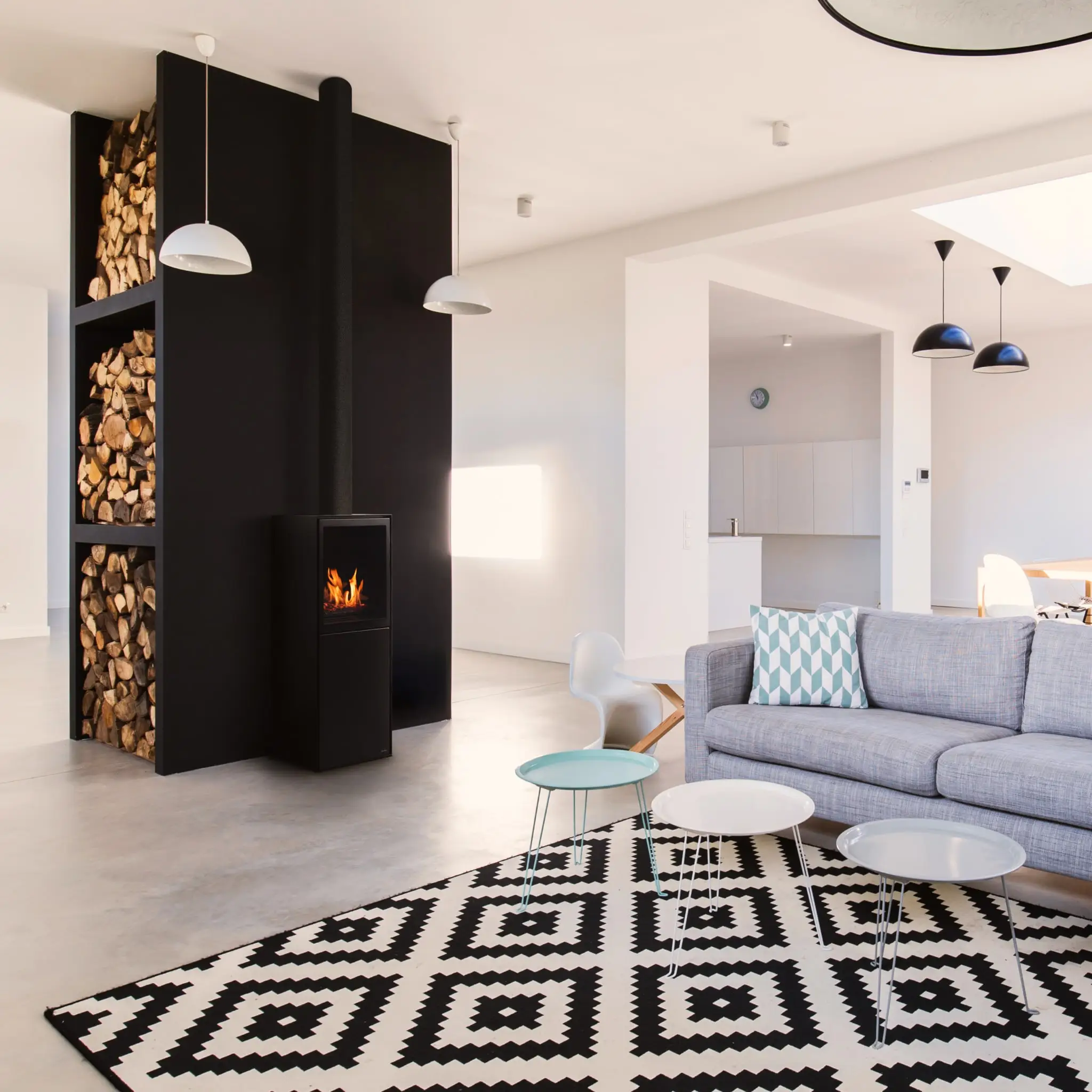 Poêle Bio-Éthanol Scandi: Chauffage Écologique et Design Scandinave - 3500 Watts, Finition Noir Mat, Télécommande et Bûches en Céramique - 2 Ans de Garantie – Image 7