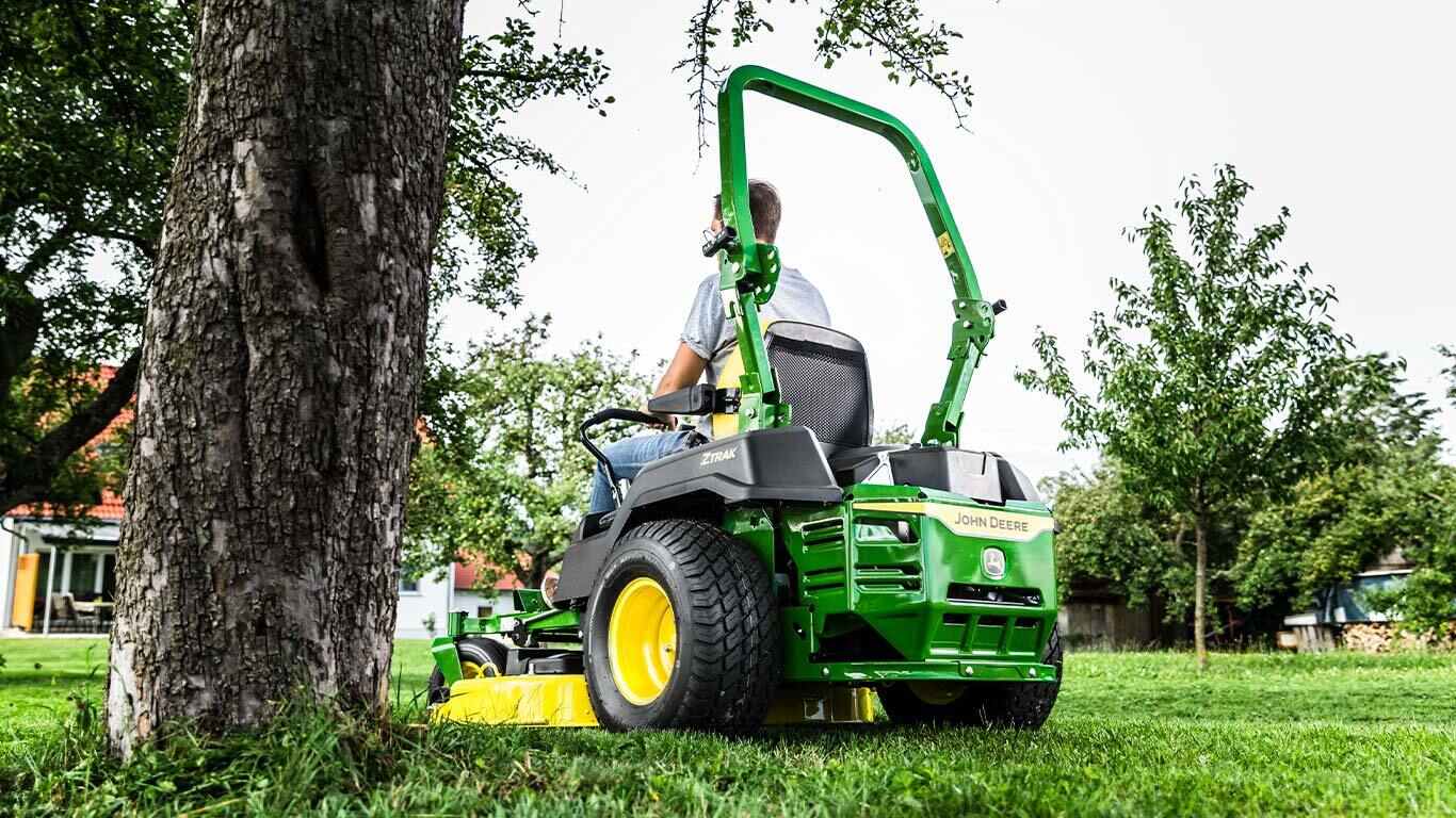 Tondeuse Autoportée John Deere Z515E 0°: Haute Performance, Efficacité et Maniabilité pour Jardin – Image 4